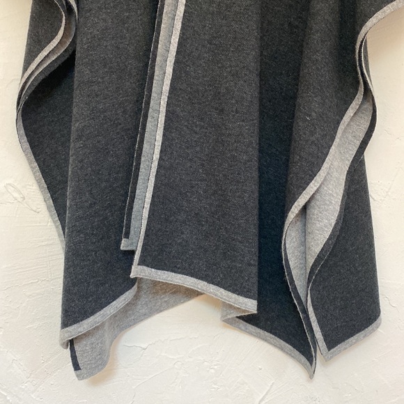 Kerisma Gray Knit open Front Shawl One Size - Picture 4 of 17